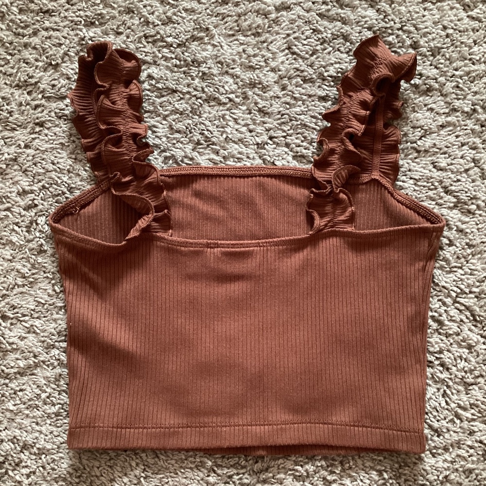 Aritzia Sunday Best Ruffled Strap Cropped Tank - Picture 4 of 5
